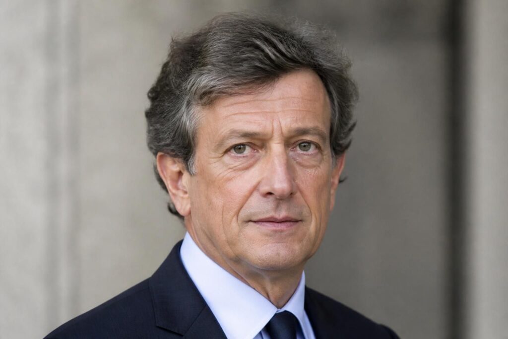 découvrez le portrait de dominique du buor de villeneuve, un expert au parcours unique alliant passion et excellence dans son domaine.